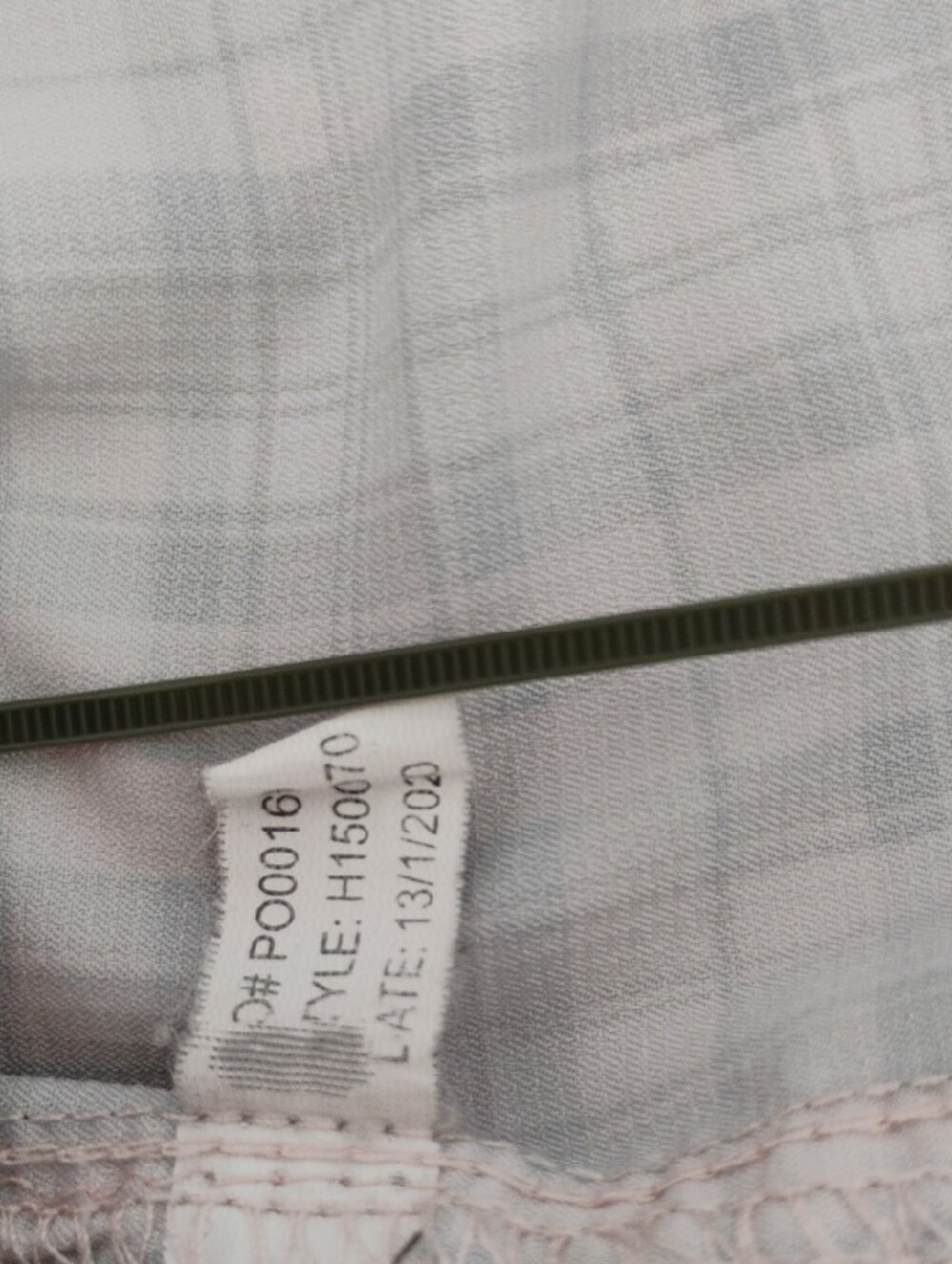 Huk Men's Tide Point Short Sleeve Gray Beige Plaid Fishing Shirt Ventilated - L - Picture 10 of 12